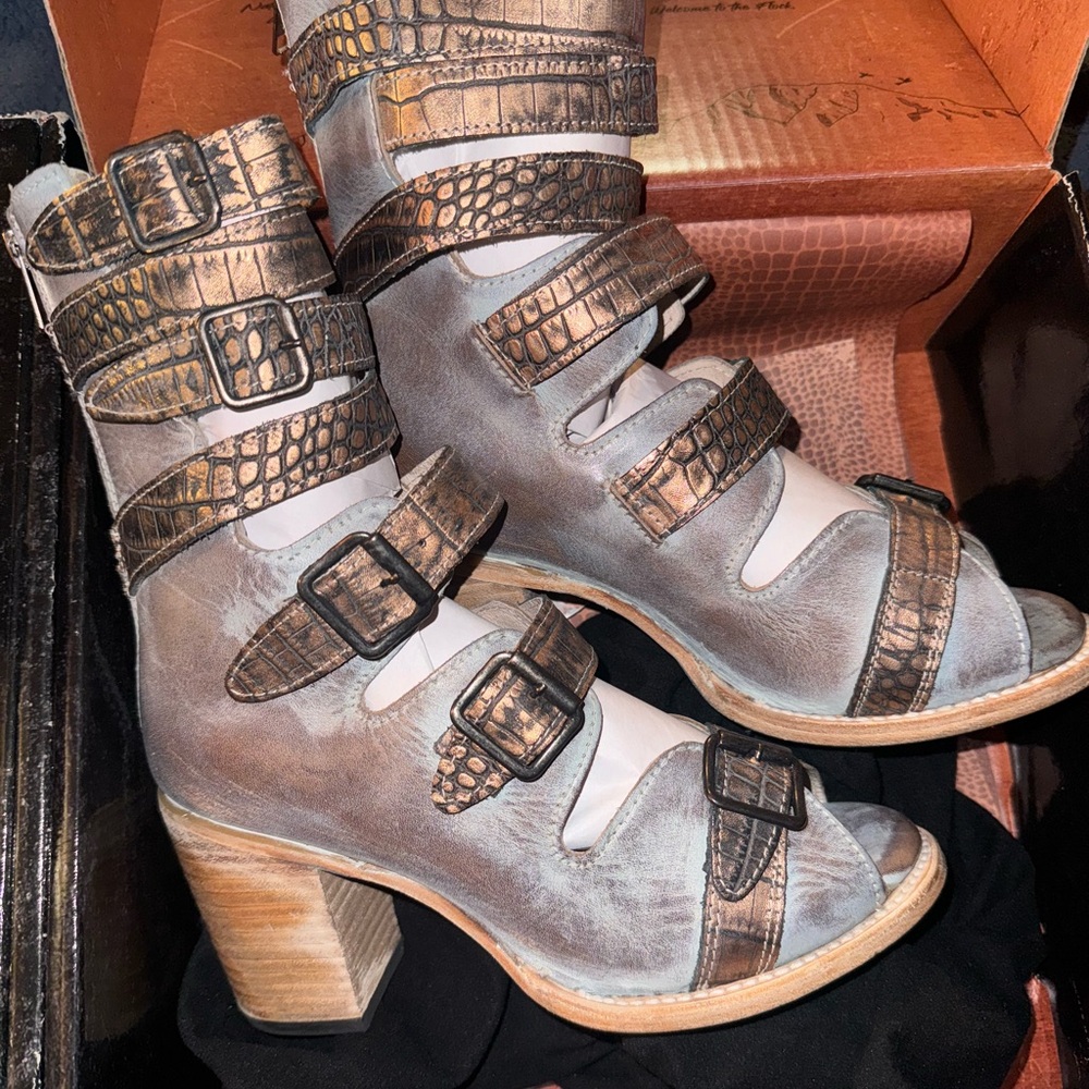 Freebird BOND blush croco multi size 10